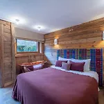 Duplex Renove Au Coeur De Megeve, 3 Chambres, Cheminee, Terrasse, Equipements Modernes. - Fr-1-569-72