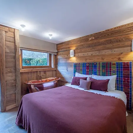 Duplex Renove Au Coeur De Megeve, 3 Chambres, Cheminee, Terrasse, Equipements Modernes. - Fr-1-569-72