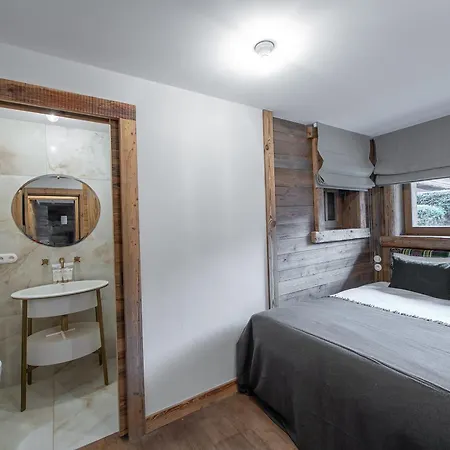 Duplex Renove Au Coeur De Megeve, 3 Chambres, Cheminee, Terrasse, Equipements Modernes. - Fr-1-569-72